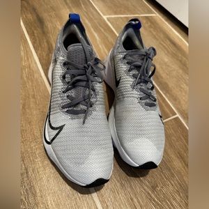 Nike Air Zoom Tempo FK GS Gray CJ2102-002 Flyknit Size 6Y / Women's 7.5